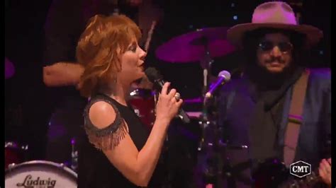 reba mcentire me and bobby mcgee live